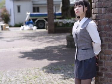 「中で…どくどくしてる」まだまだ幼さが残る美少女OLに大量中出しハメ