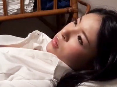 つぶらな瞳のOLさんが悪徳マッサで控えめ美乳揉みしだかれてレ●プされる